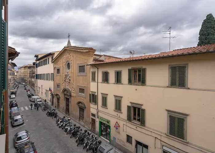 Elegant Green Apartment In San Gallo Firenze